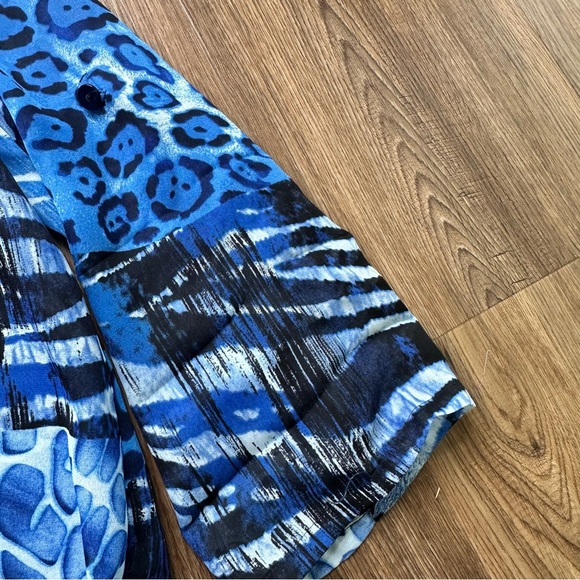Susan Graver Roll Tab Sleeve Printed Blouse XL Blue Black Button Shirt Sheer - Picture 10 of 10